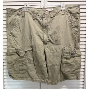 Wrangler Relaxed Fit Khaki Beige‎ Cargo Shorts Size 44 Pockets High Rise Outdoor